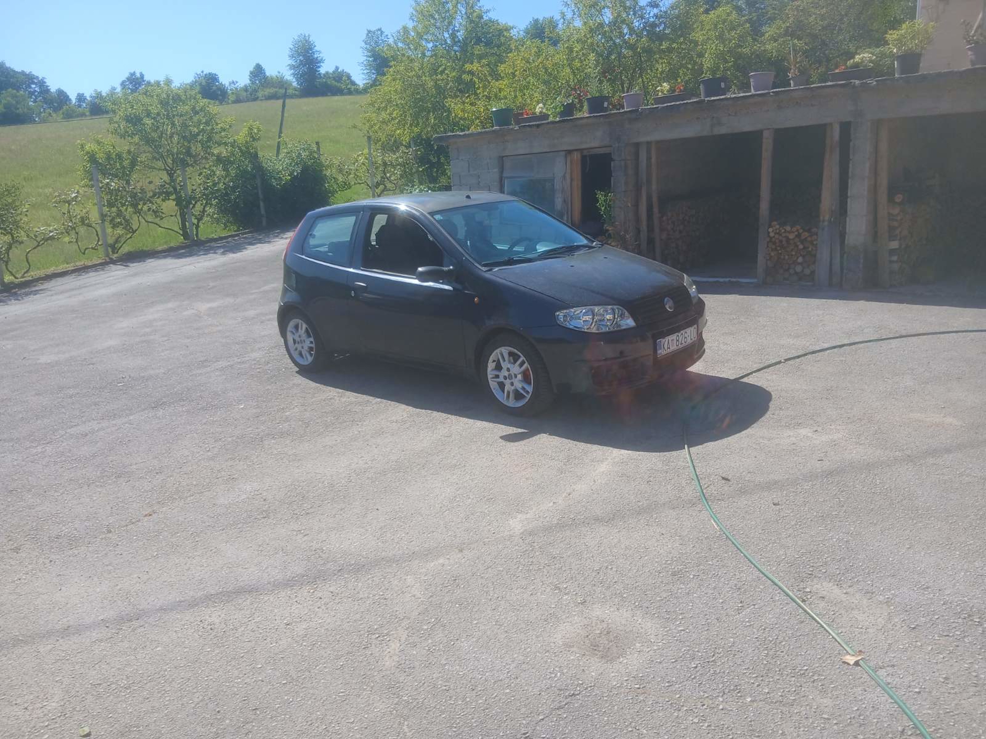 Prodajem auto