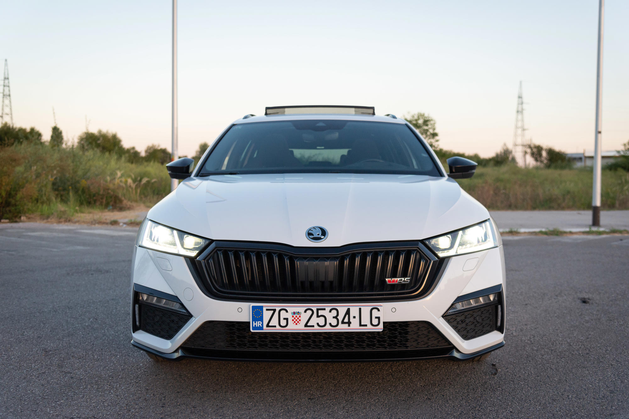 Škoda Octavia RS 2.0 TDI DSG 200 KS Panorama Matrix HUD Kessy Servisna