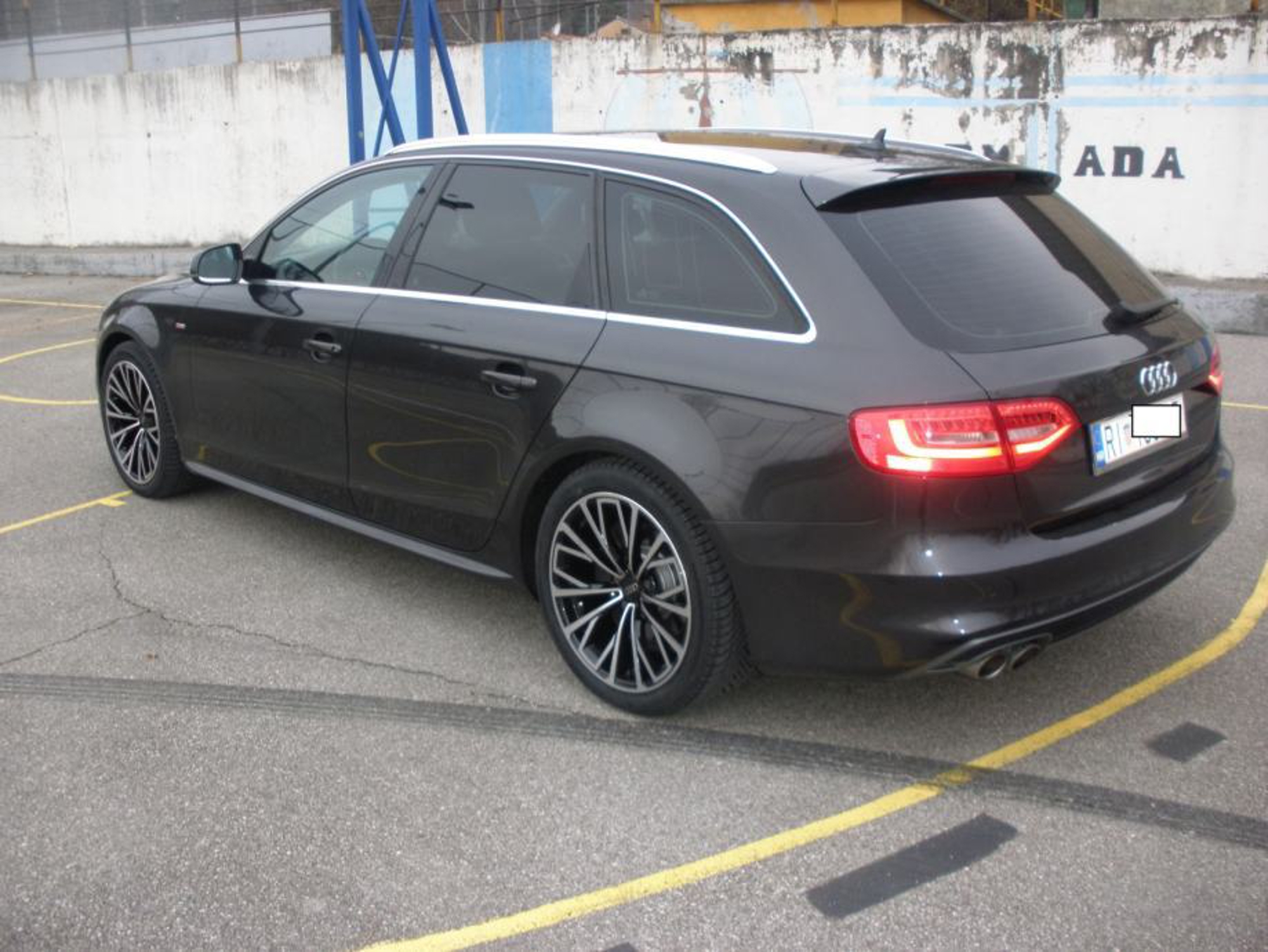 Audi A4 Avant 2.0 TDI 150 KS S line - Xenon, navigacija, koža