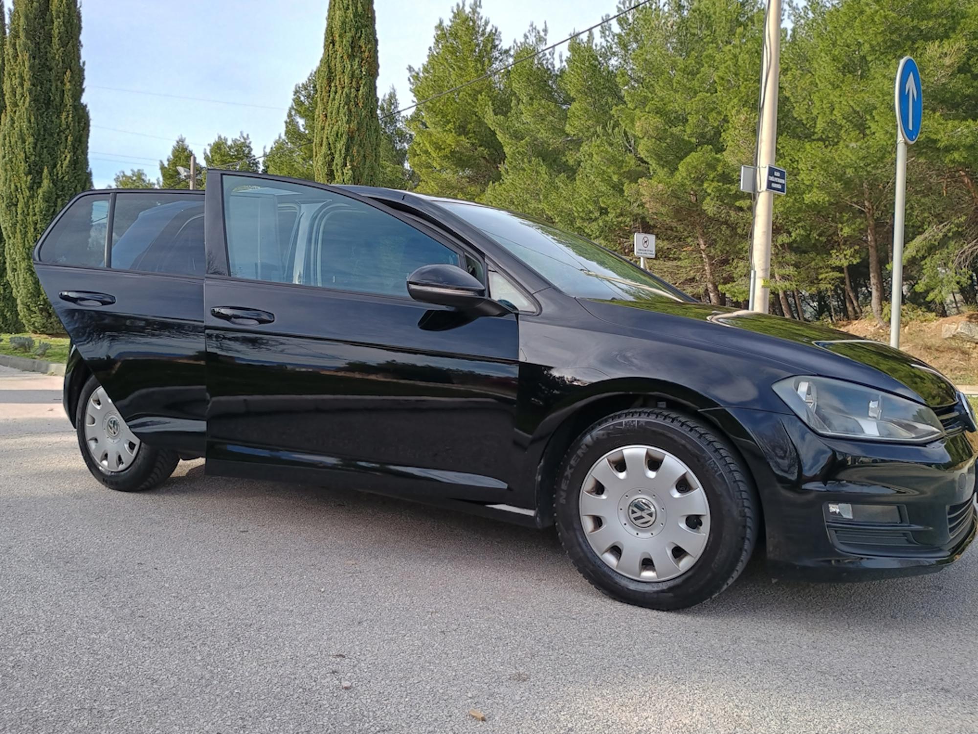Volkswagen GOLF 7 -1.2 benzin 63kw - Trendline- HR auto-153 000km-reg.08.2027.