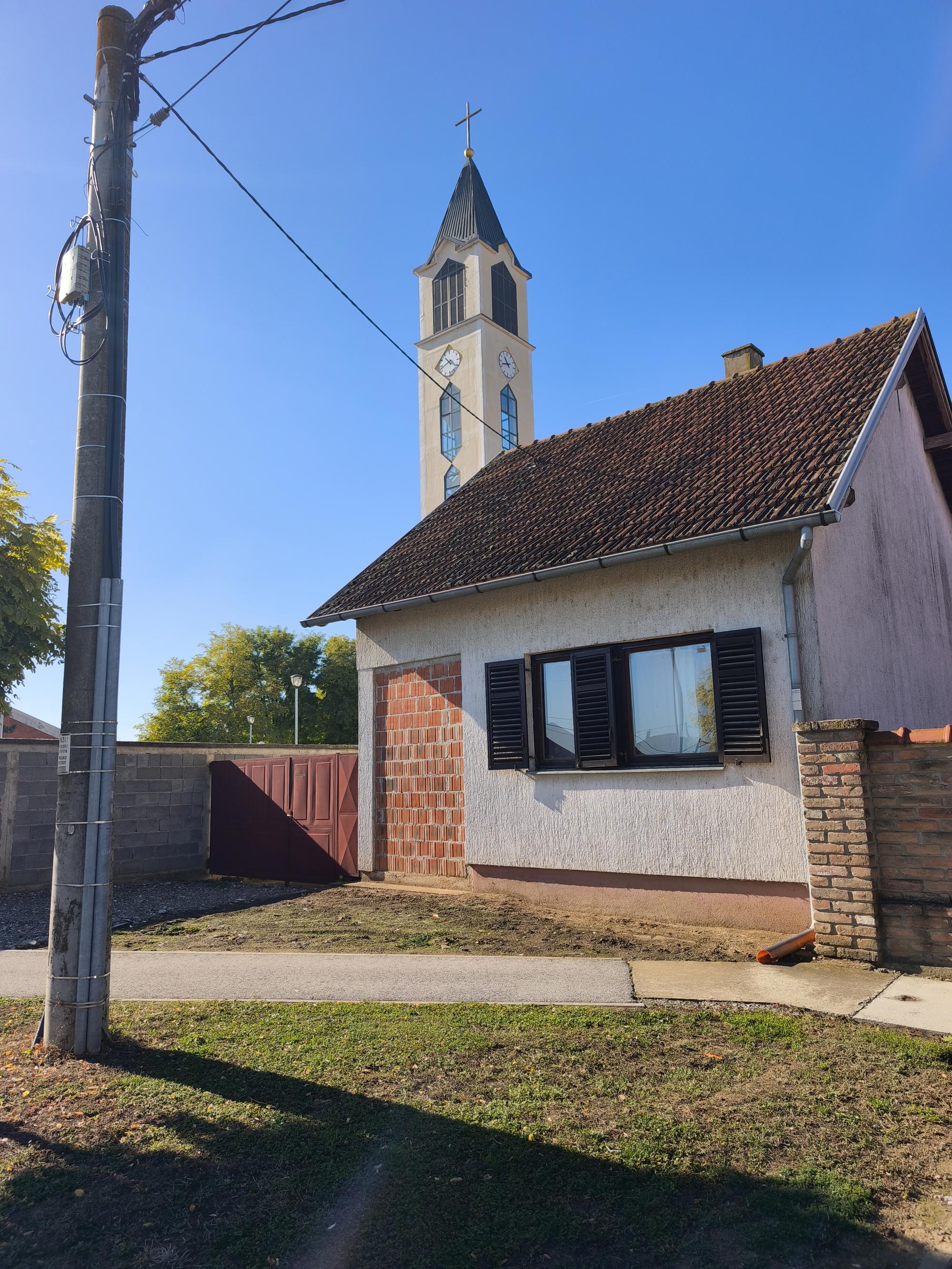 Kuća u centru Bogdanovaca – 35 m² + 35m² tavan s potencijalom + prostrana okućnica
