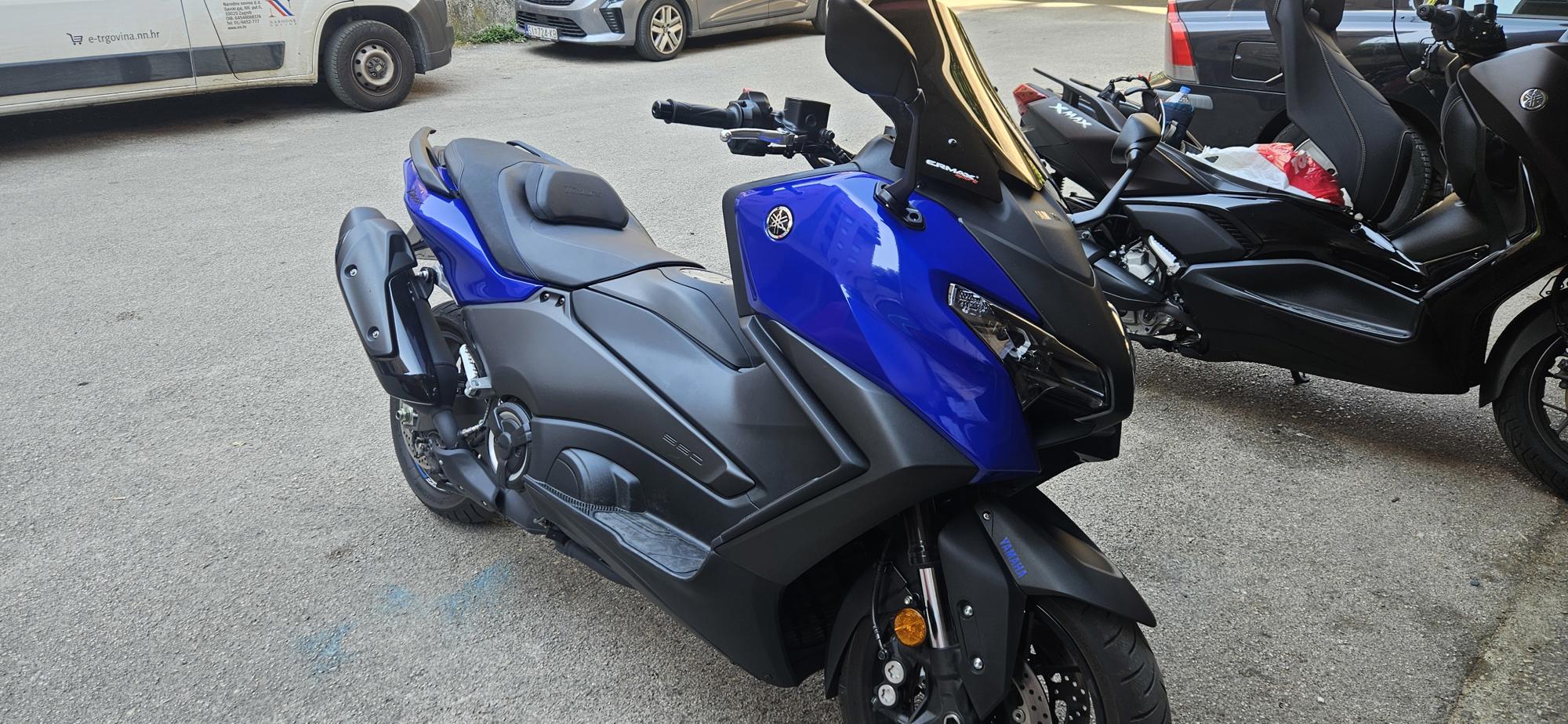 Yamaha t max 560 
