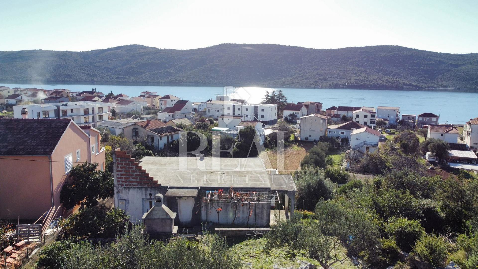 Izvrsna prilika za ulaganje u turizam, kuća u Poljicima!!!