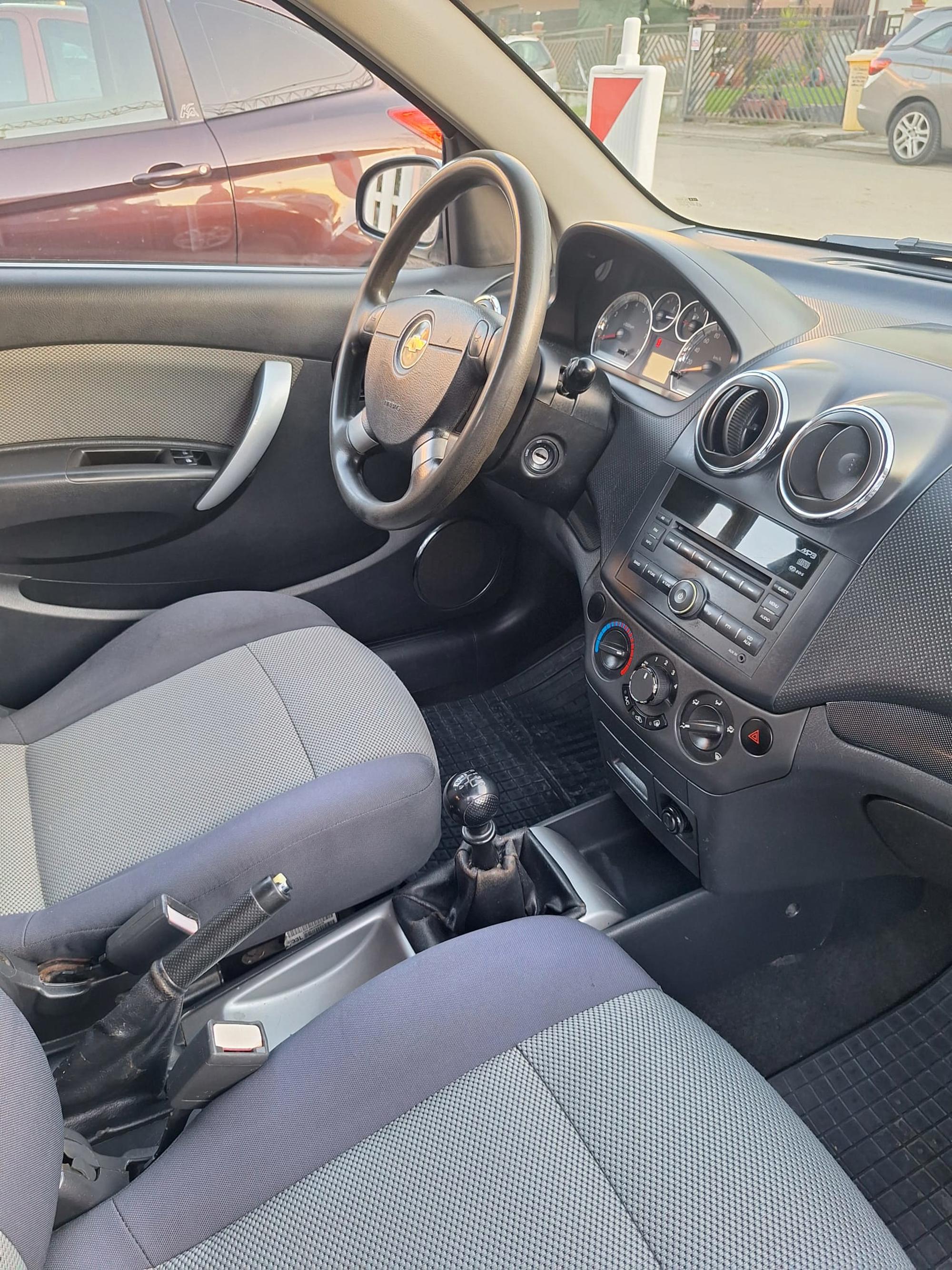 Aveo 1.4,2009g.reg6/2027,2.vlasnik,189000 km.orginal,klima,nije uvoz
