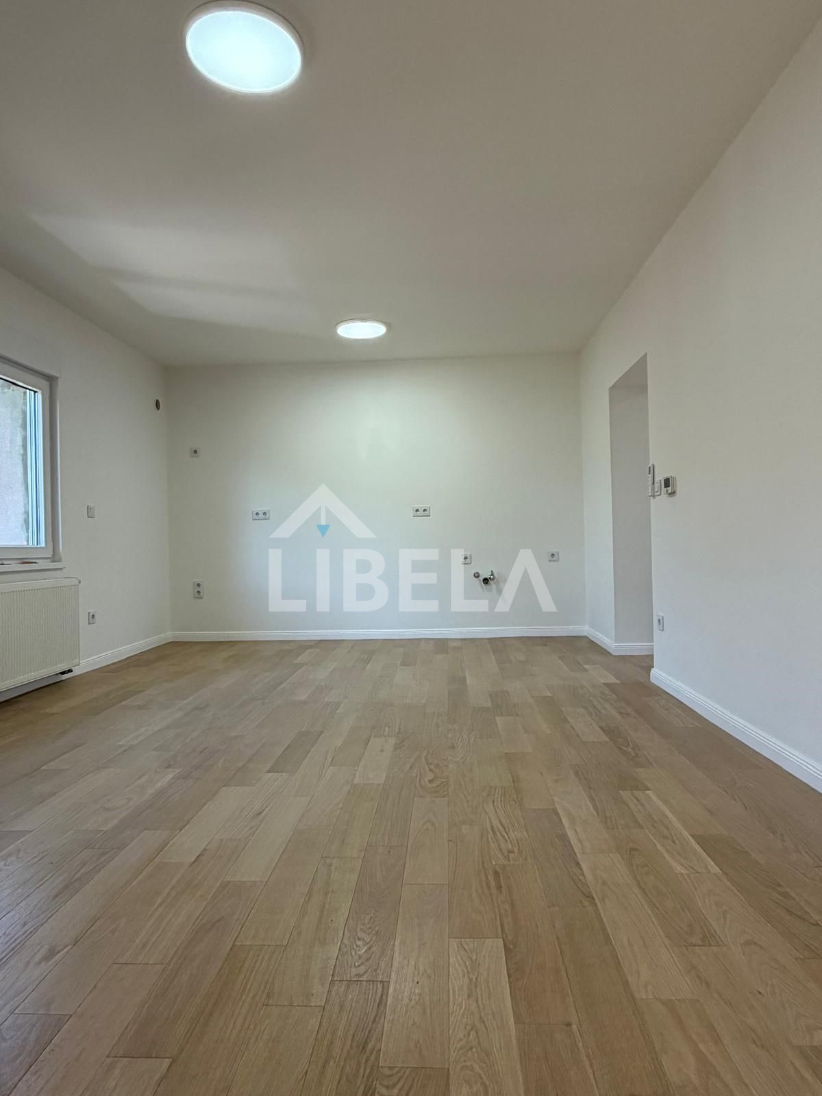 Trosoban stan, Brijunska (Sigečica), 60 m2, 1.kat, loggia, adaptiran