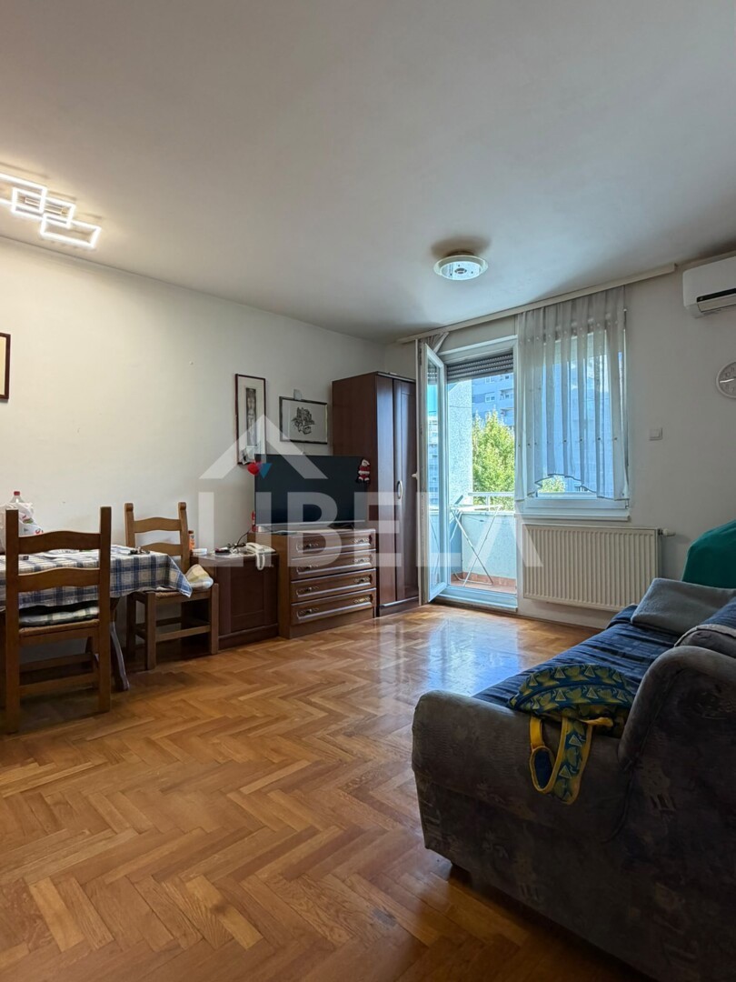 Trosoban stan, Šoljanova (Špansko), 70m2, parking, 2.kat, balkon, lift