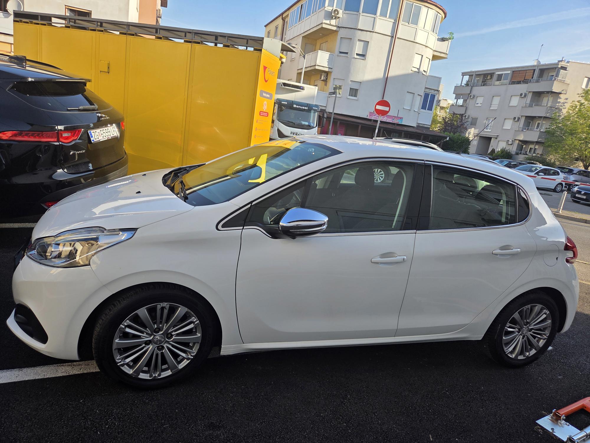 Peugeot 208 Style 1.2 PureTech 117.000km 2016g redizajn