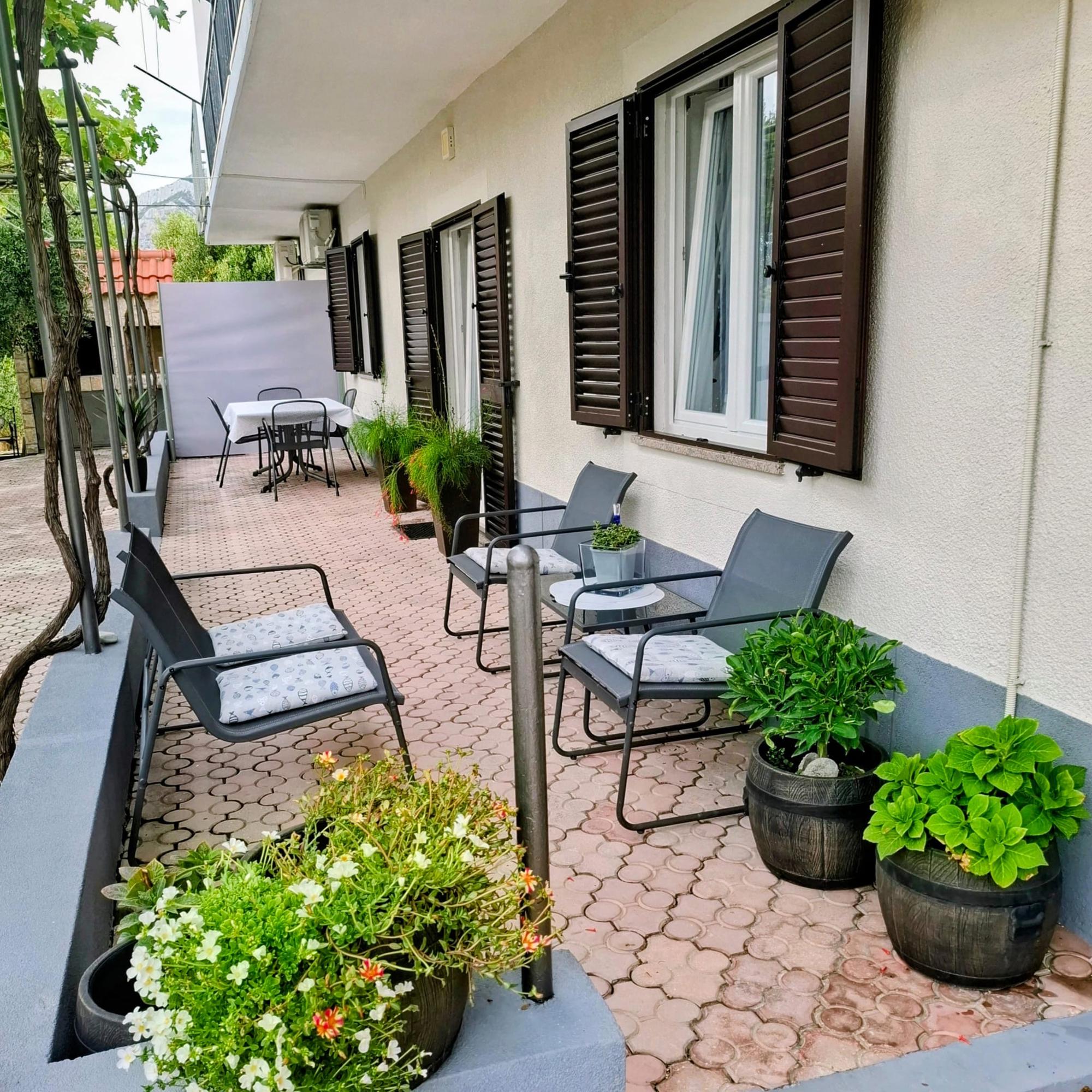 BRELA PRVI RED DO MORA - Apartman 65m2 + terasa 32m2 + parking 