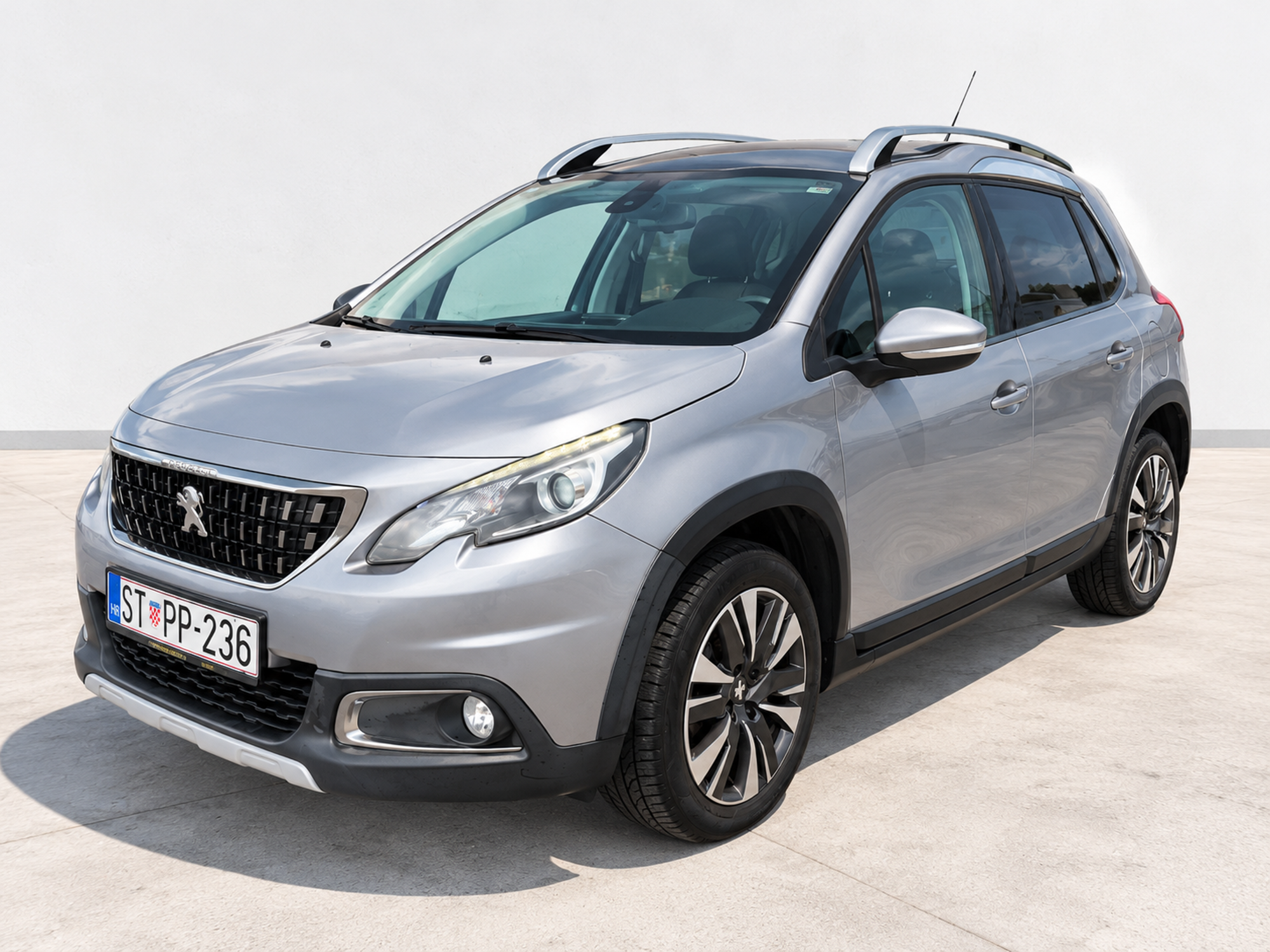 Peugeot 2008 1.2 Puretech ALLURE-JAMSTVO-LED-KAMERA-NAVI-PDC-ALU-KOŽA
