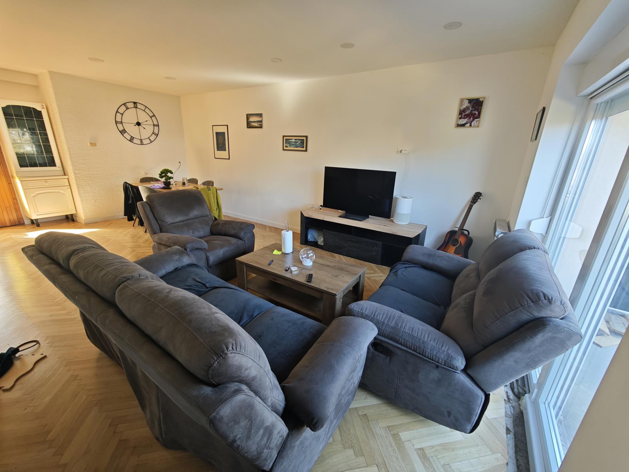 Tražim cimericu u stanu Podsused - Vrapče (Vrapče), 95m2, 3-sobni