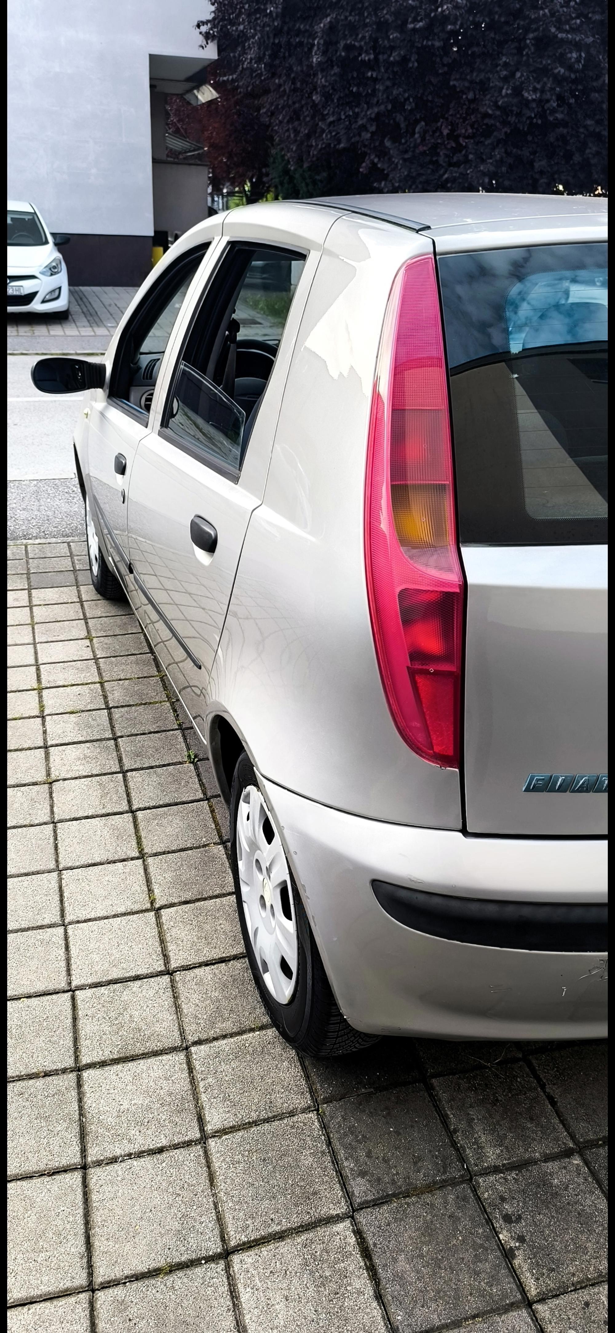 Fiat Punto 1.2 8v KLIMA reg.6.mj-2027.god Povoljno