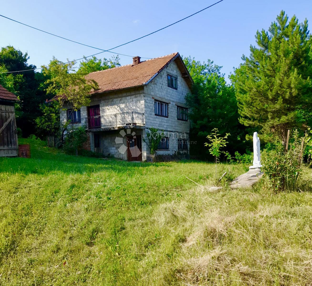 KUĆA HRAŠĆINA NA GRAĐEVINSKOM ZEMLJIŠTU