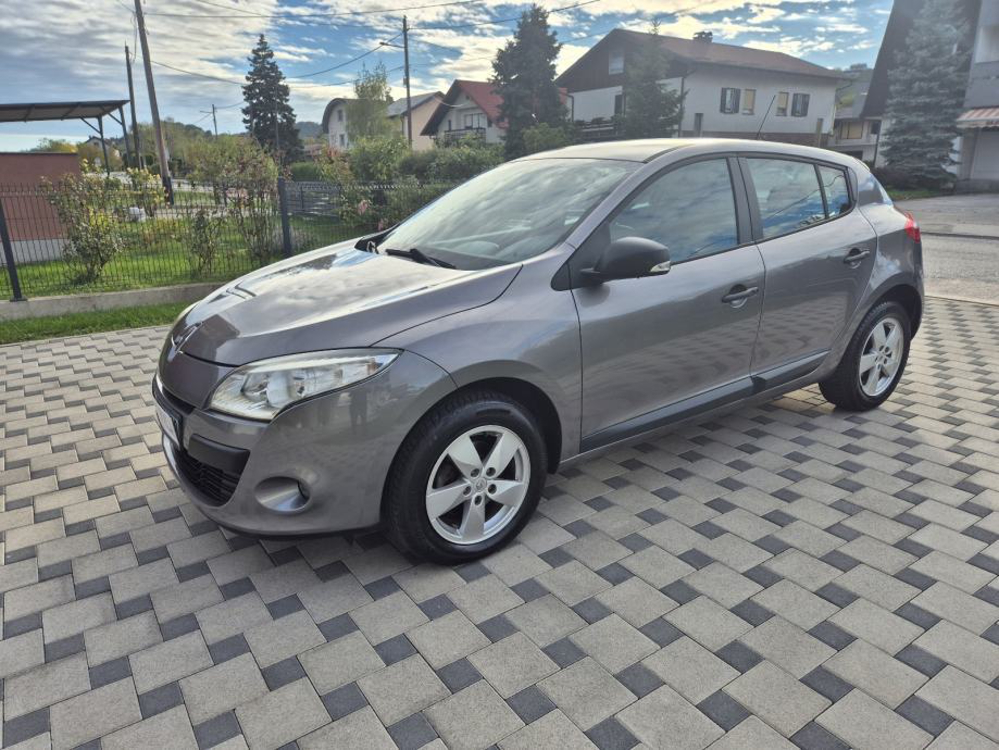 Renault Megane 1.6 16v 2011g REG/06/27 SERVISNA 1- VLASNIK HR AUTO