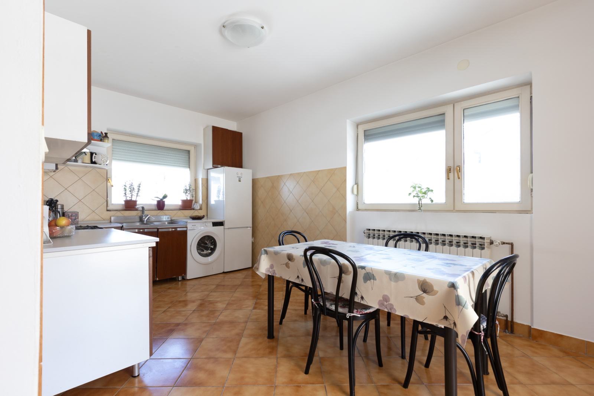 Veliko Polje - Samostojeća kuća - 335 m² - 5 soba - garaža, okućnica