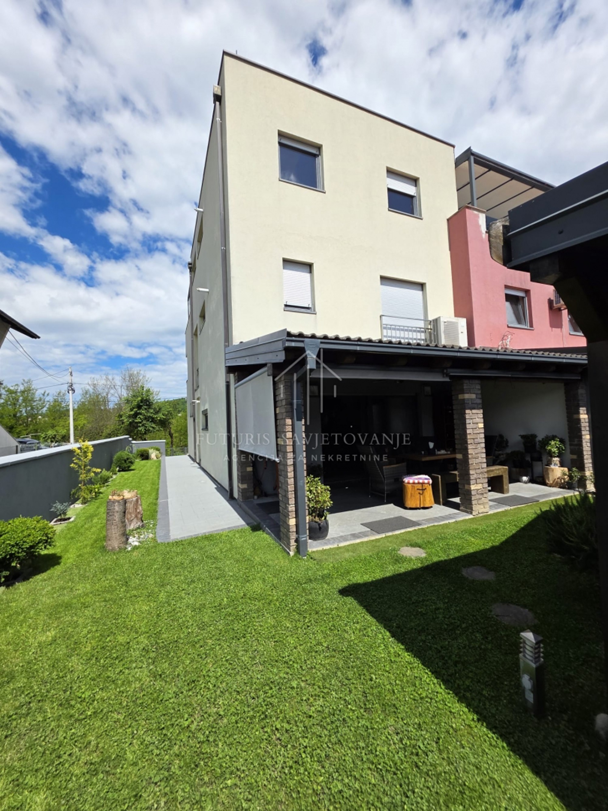 Prodaja, Zagreb, Stenjevec, dvoetažni stan 142,70m2 s garažo