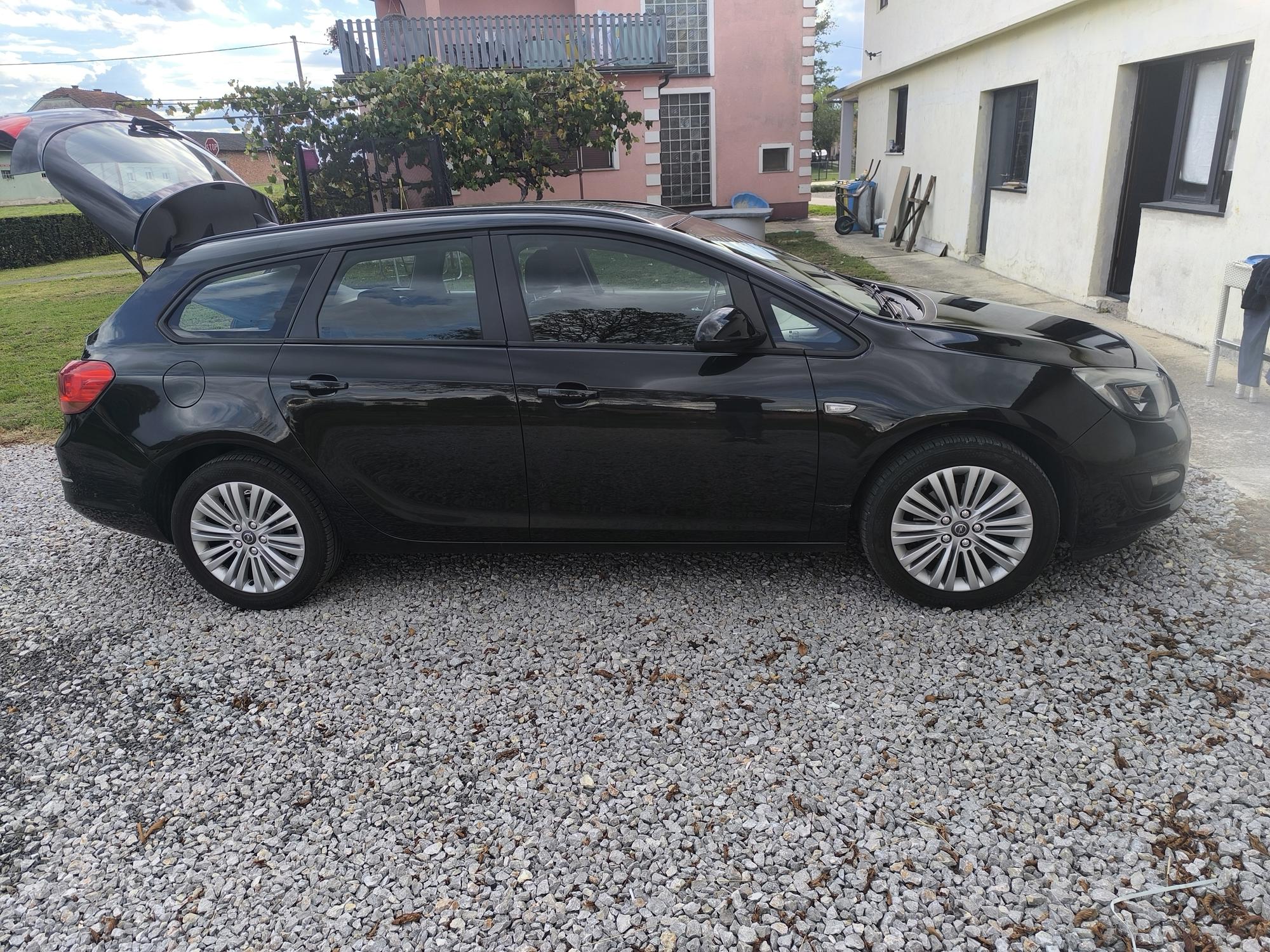 Prodajem Opel Astra 1.6cdti