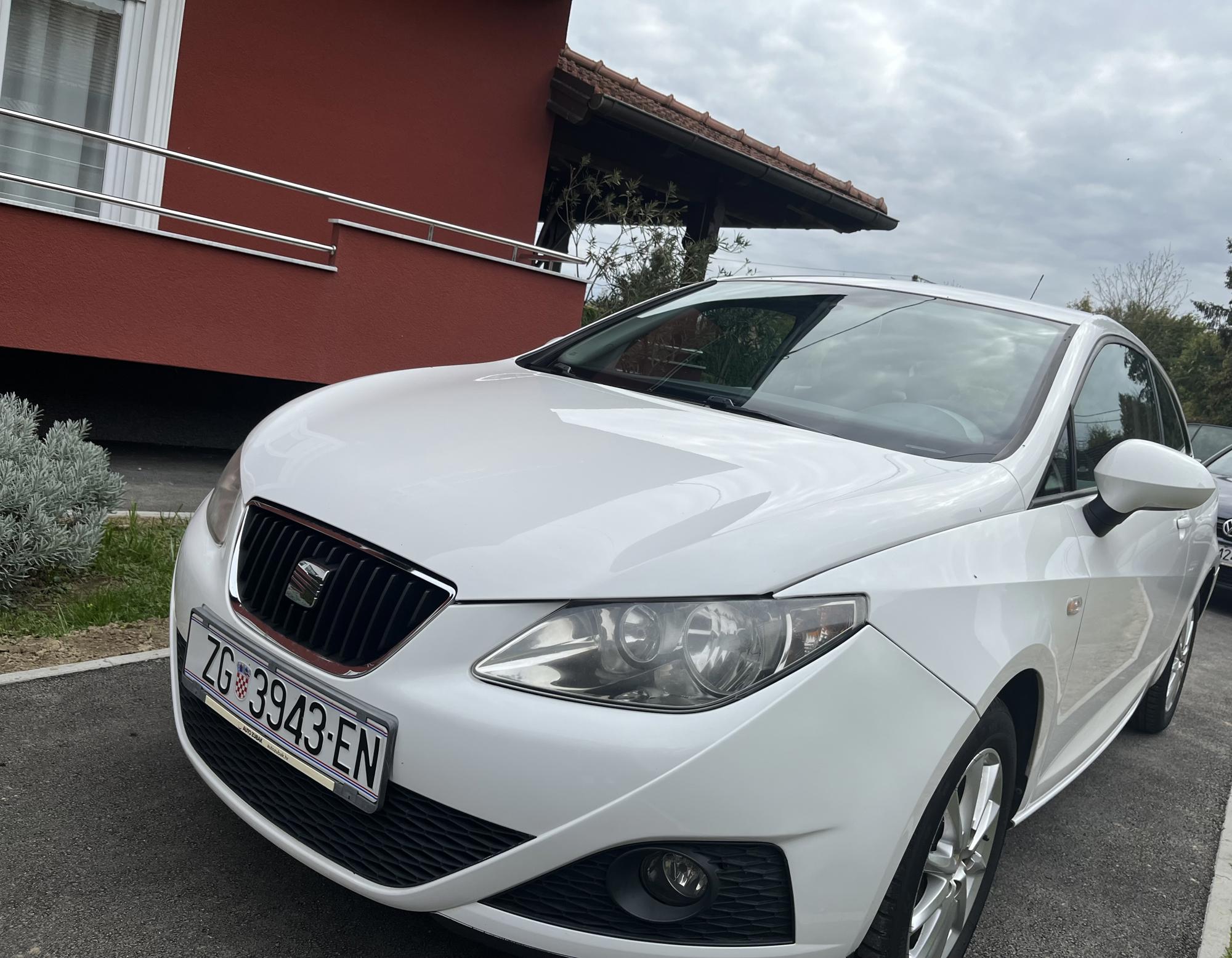 Prodajem Seat Ibizu sa ljetnim + zimskim gumama
