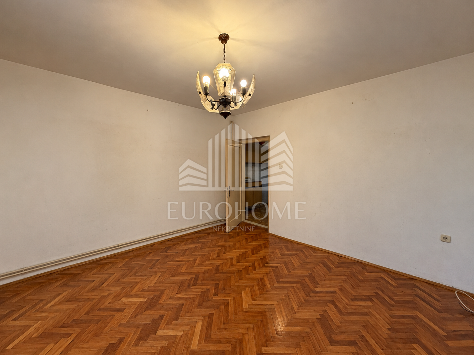 PRILIKA – Trosoban stan + apartman i garaža, Remete