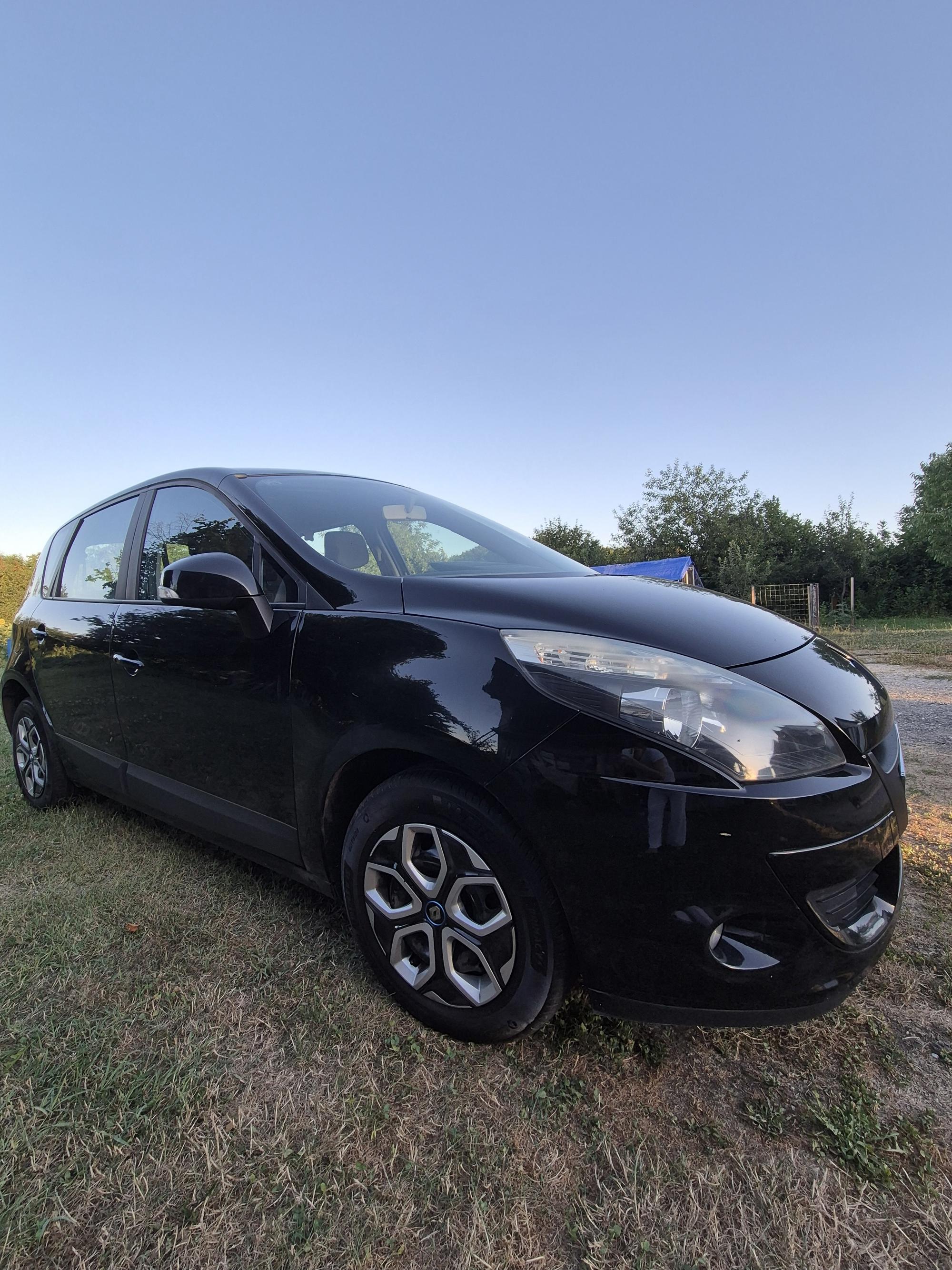 Renault Megane Scenic 1.5 dci. Registriran do 7/2027!