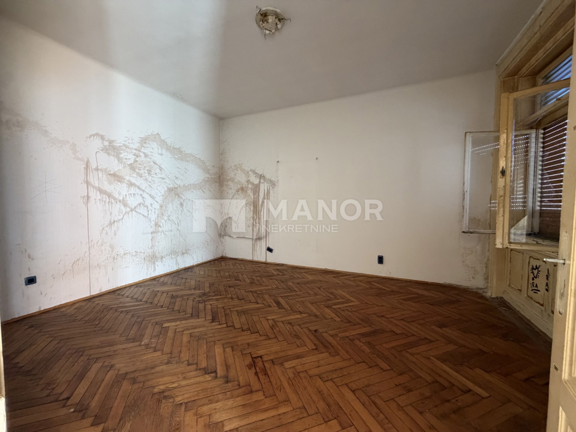 RIJEKA, CENTAR – 3S+DB stan, 76 m², za adaptaciju