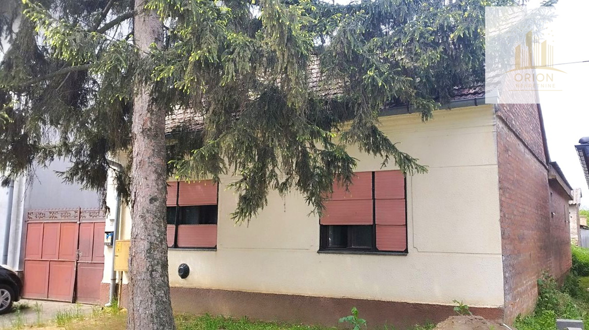 Odlična prilika u Tenji – prizemnica s okućnicom + oranica, puno potencijala!