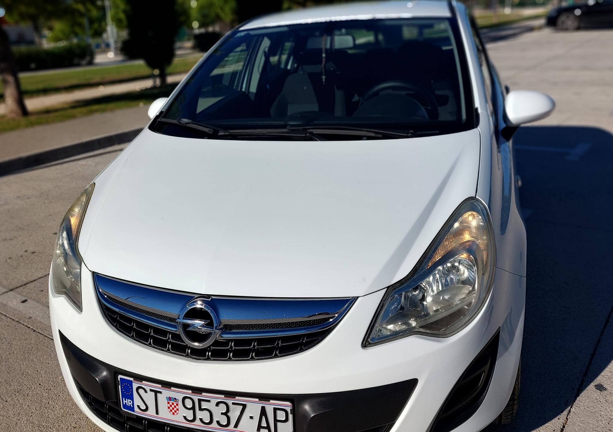 OPEL CORSA  2012 GOD,--128 000 KM--
