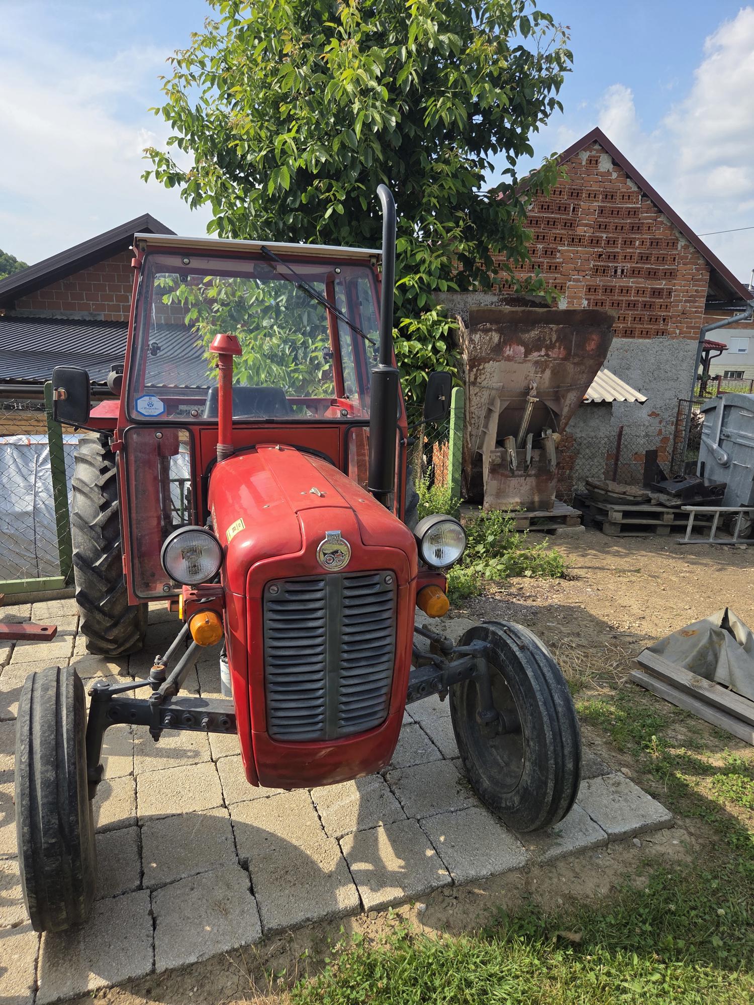 Traktor IMT 539