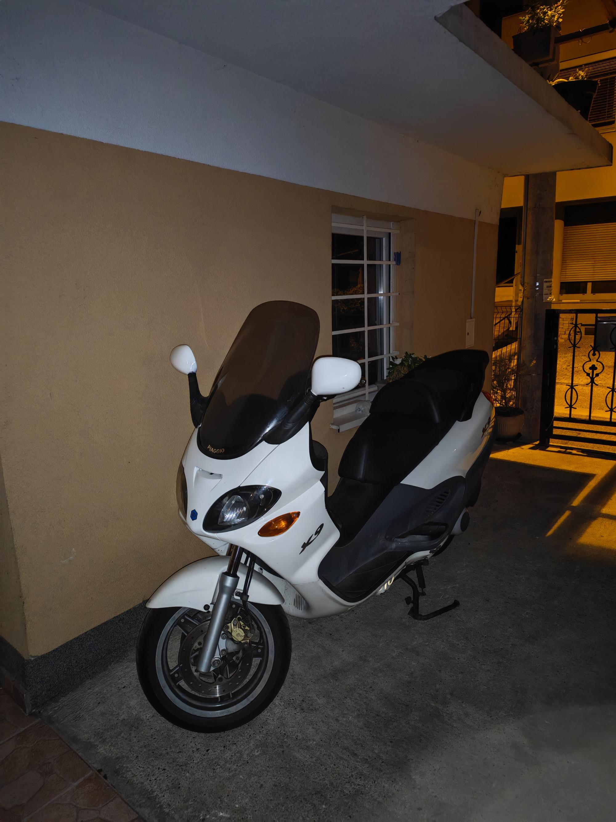 Piaggio X9