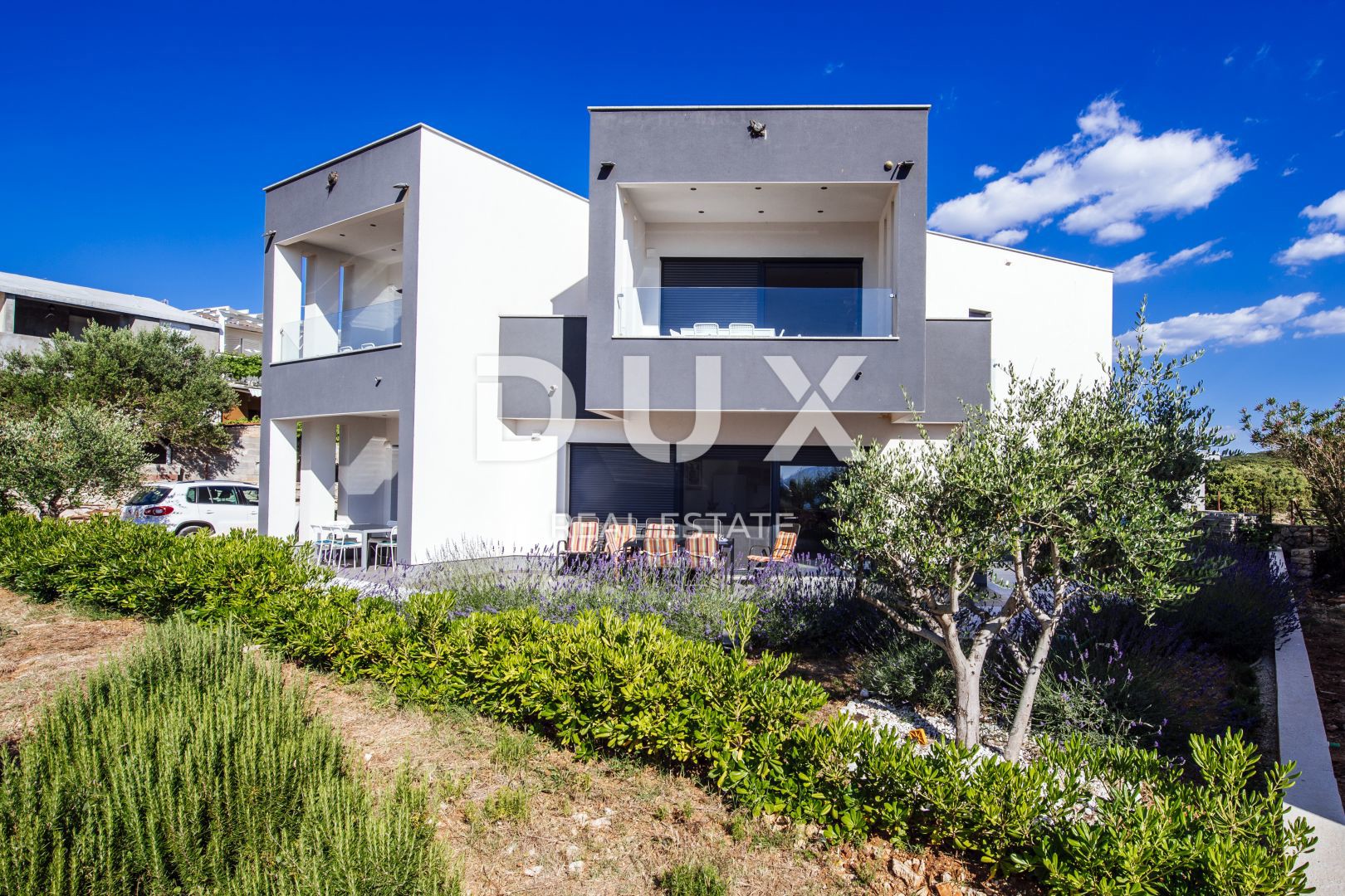 OTOK PAG, KOŠLJUN - Vila pored mora sa 4 apartmana