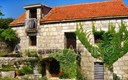 Imotski Lovreć uređena kamena kuća sa okućnicom