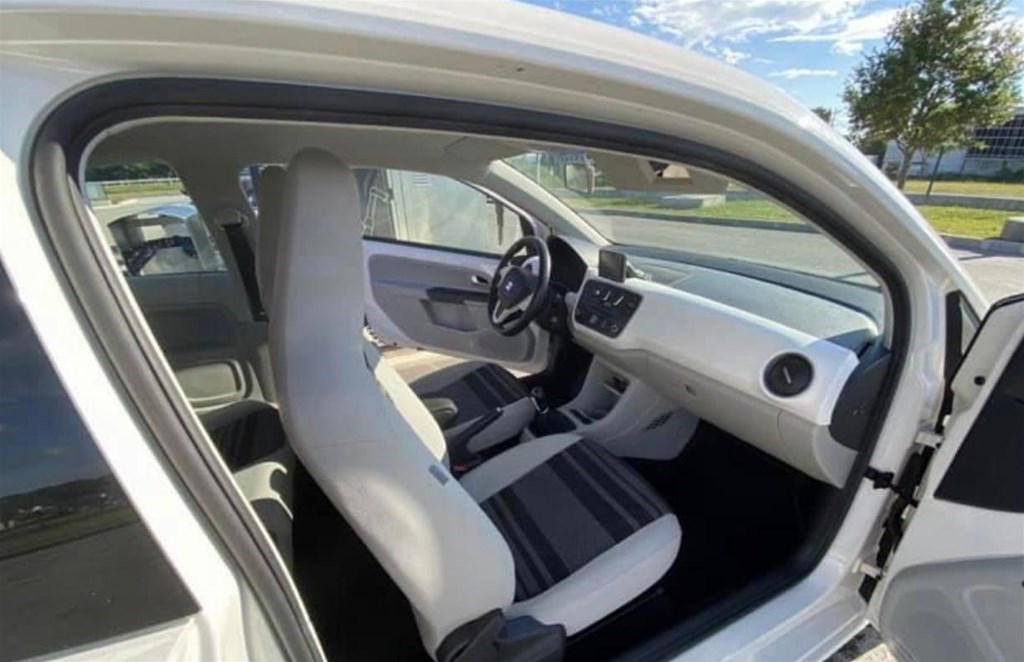 Seat Mii 1,0 2012.god., uredno servisiran, navi, tempomat, park senzori, bež interijer, reg